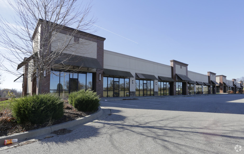 831 W Eisenhower Rd, Lansing, KS for lease - Primary Photo - Image 3 of 4