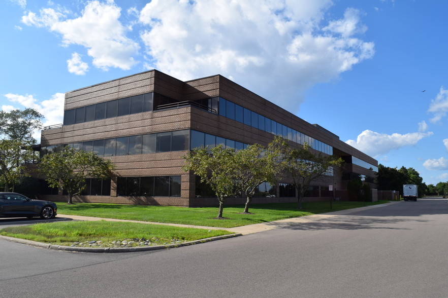 1650-1875 Research Dr, Troy, MI for lease - Building Photo - Image 3 of 9