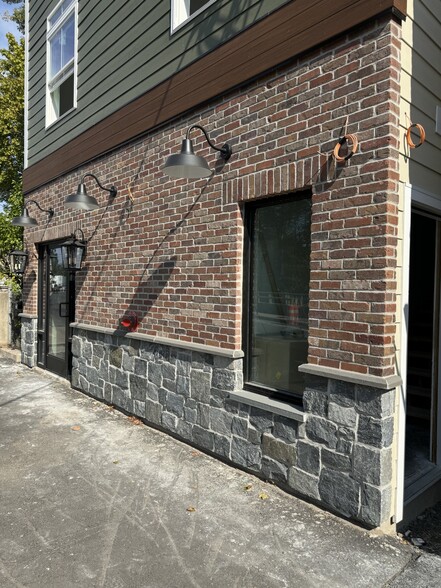 35 W Main St, Plantsville, CT for lease - Building Photo - Image 3 of 5