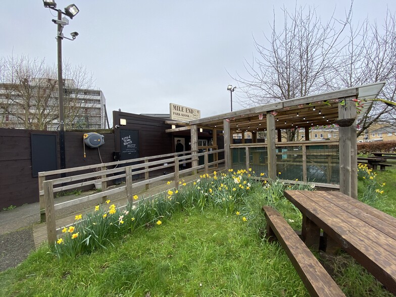 Mile End Playground, Locksley St, London for lease - Building Photo - Image 1 of 6