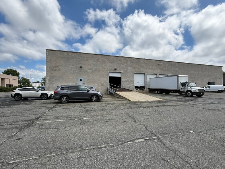10 York Ave, West Caldwell, NJ for lease - Building Photo - Image 3 of 7