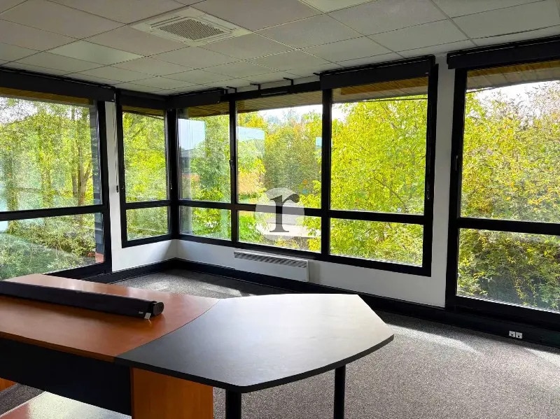 Office in Wambrechies for lease Interior Photo- Image 1 of 6