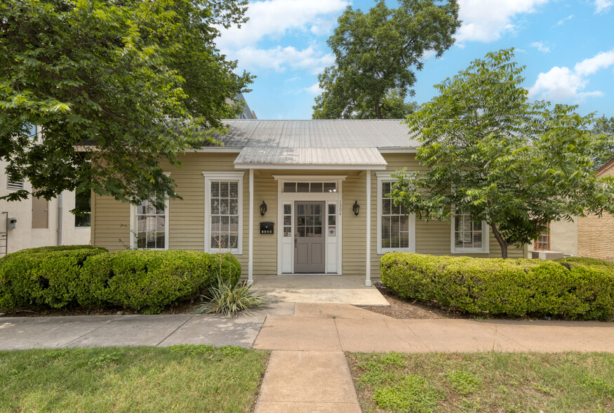 1304 Guadalupe St, Austin, TX for lease - Building Photo - Image 1 of 18