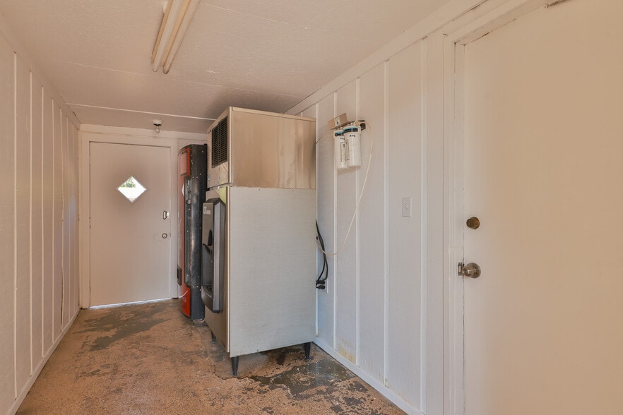 551 Elm St, Martin, TN for sale - Interior Photo - Image 3 of 51