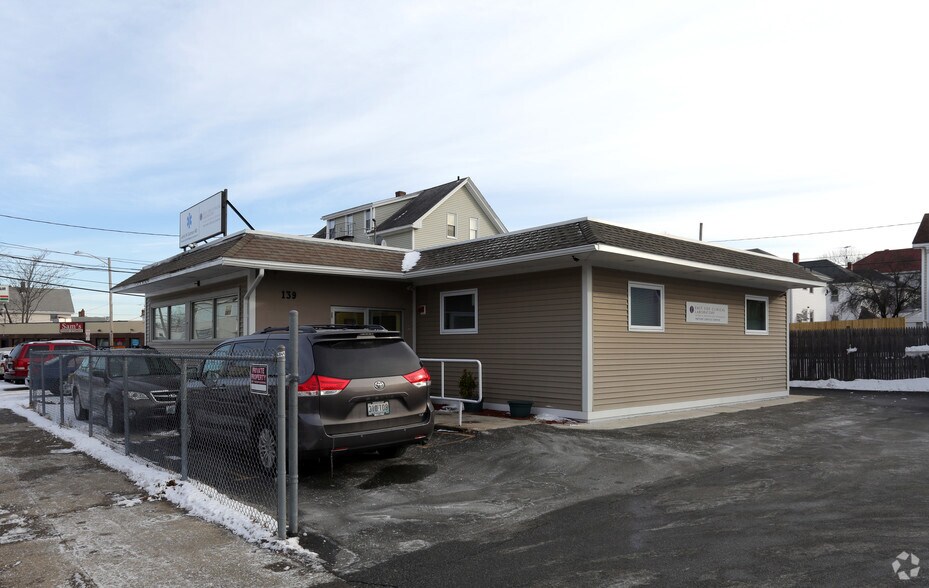 139 Benefit St, Pawtucket, RI for sale - Primary Photo - Image 1 of 1