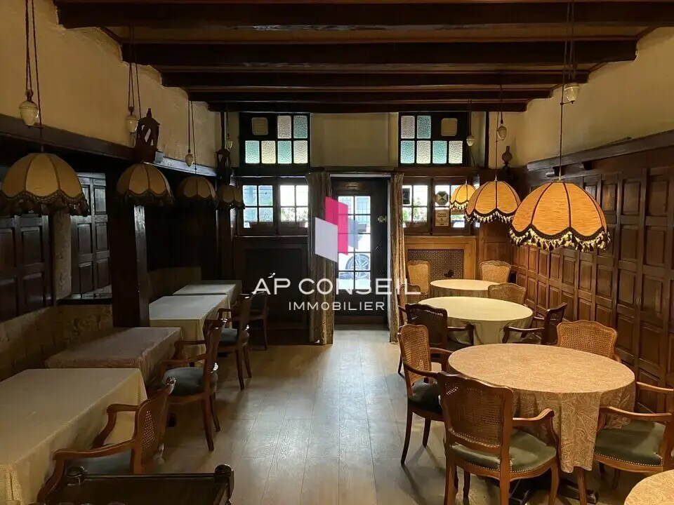 Paris, PAR 75007 - - - Interior Photo - Image 1 of 6