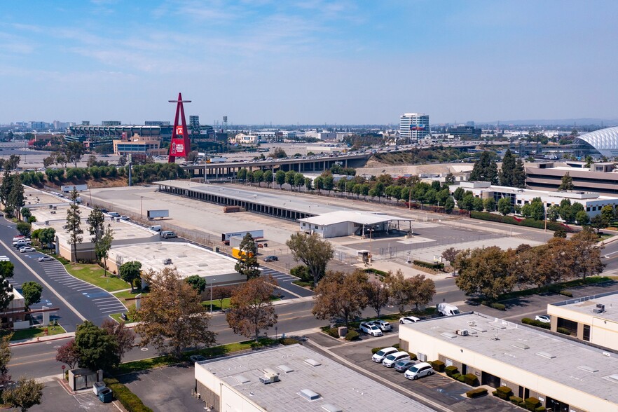 700 N Eckhoff St, Orange, CA for lease - Building Photo - Image 1 of 1