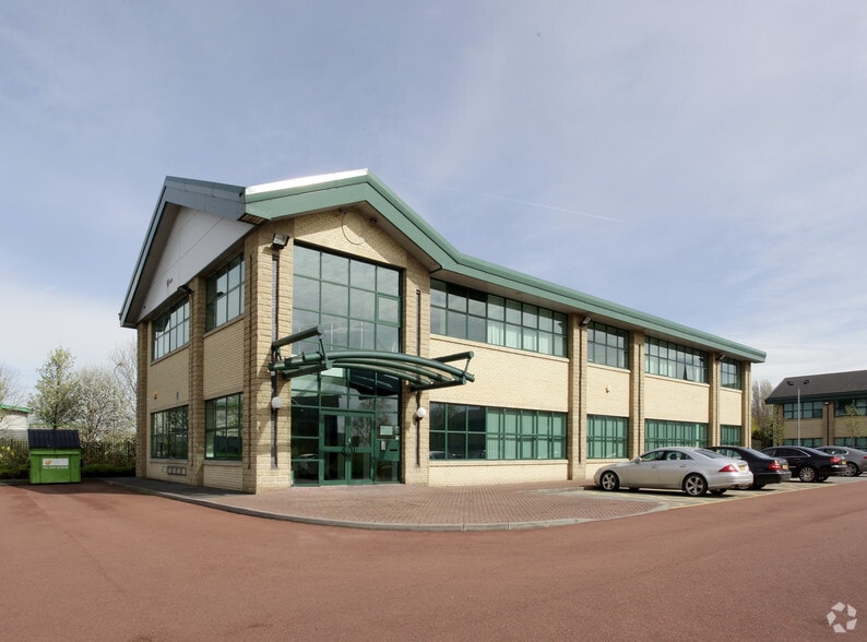 3 Commerce Way, Manchester for sale - Primary Photo - Image 1 of 1