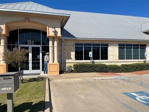 1200 Crawford Ave, Granbury, TX for lease Building Photo- Image 1 of 9