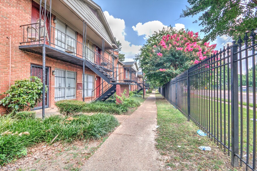 2973 Getwell Rd, Memphis, TN 38118