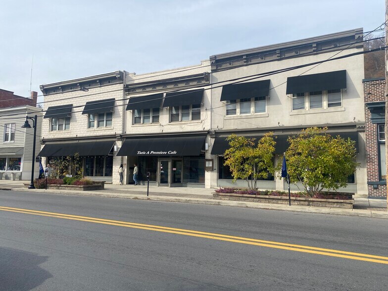 33 N Washington St, Berkeley Springs, WV for sale - Primary Photo - Image 1 of 1