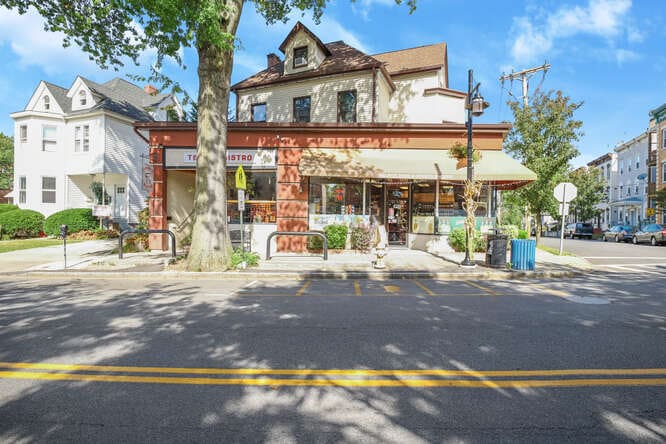 31 Beekman Ave, Tarrytown, NY for sale - Building Photo - Image 1 of 1