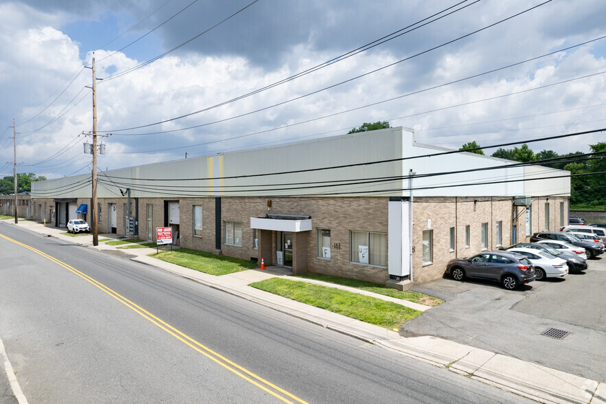 161 Woodbine St, Bergenfield, NJ for lease - Building Photo - Image 2 of 4