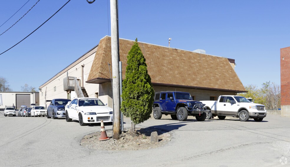 100-107 River Rd, McKees Rocks, PA for sale - Building Photo - Image 1 of 1