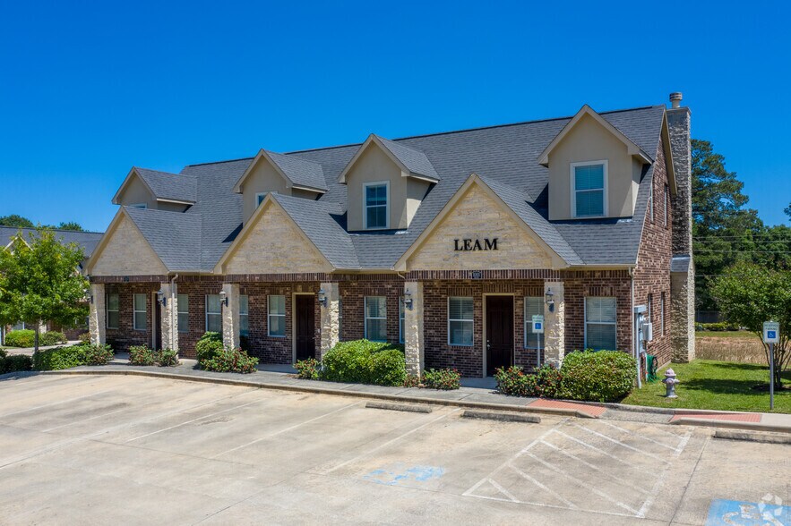 303 Longmire Rd, Conroe, TX 77304