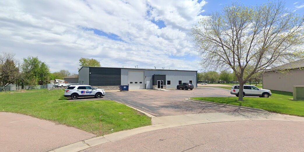 516 N Garfield Cir, Sioux Falls, SD for lease Building Photo- Image 1 of 5