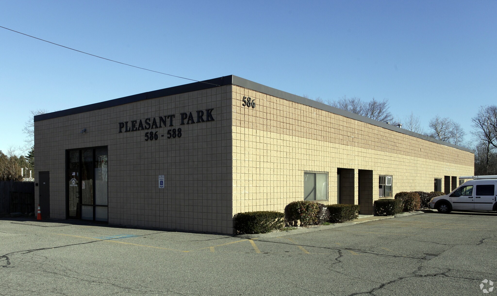 586 Pleasant St, Norwood, MA for lease Primary Photo- Image 1 of 4
