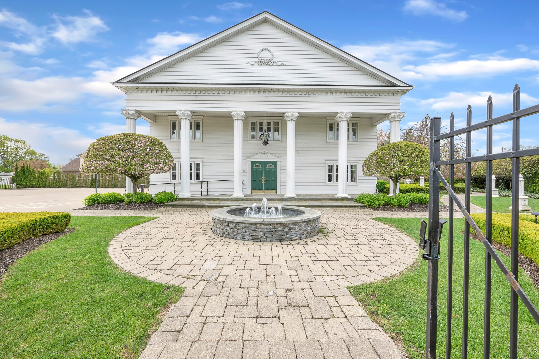 4860 E 13 Mile Rd, Warren, MI for sale Building Photo- Image 1 of 63