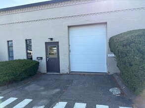 7 Andover Dr, West Hartford, CT for lease Interior Photo- Image 2 of 10