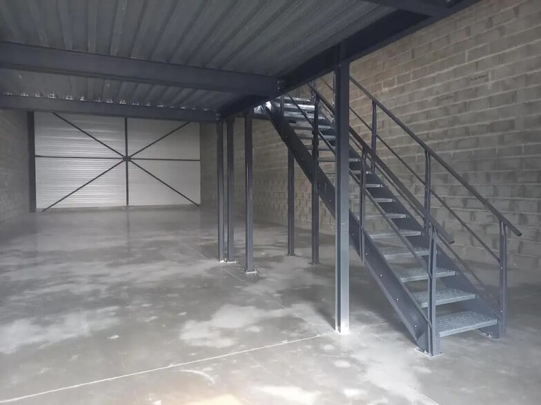 Flex in Bretteville-sur-Odon for sale - Building Photo - Image 3 of 8