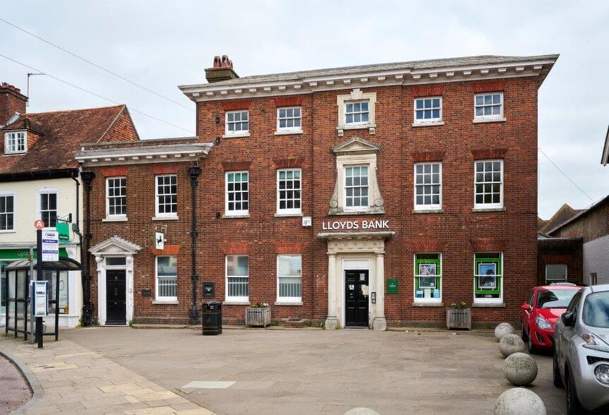 5 The Sq, Petersfield for sale - Primary Photo - Image 1 of 1