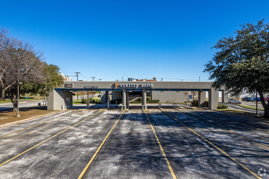 860 W Airport Fwy, Hurst, TX for lease - Building Photo - Image 3 of 4