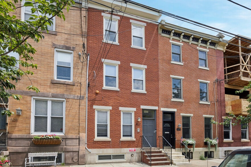 827 Corinthian Ave, Philadelphia, PA for sale - Primary Photo - Image 1 of 7