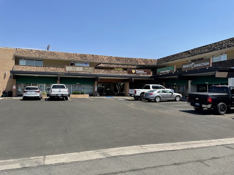 3376-3396 Lakeside Dr, Reno, NV for lease - Building Photo - Image 1 of 3