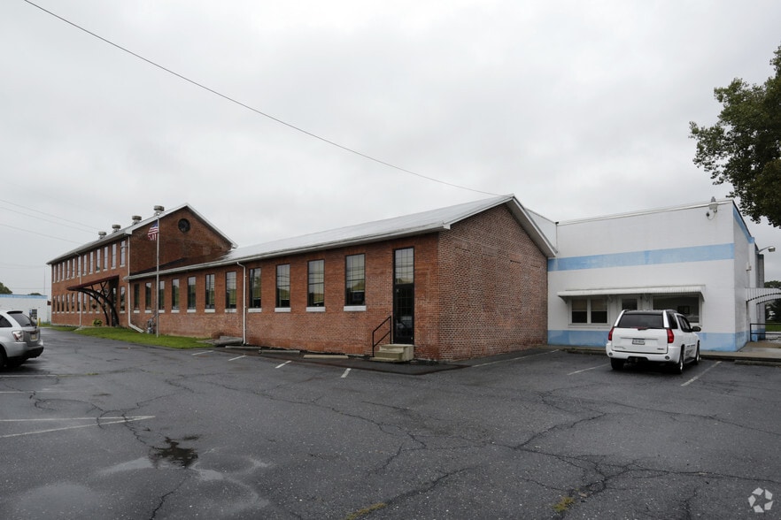 1349 Cumberland St, Lebanon, PA for lease - Primary Photo - Image 1 of 52