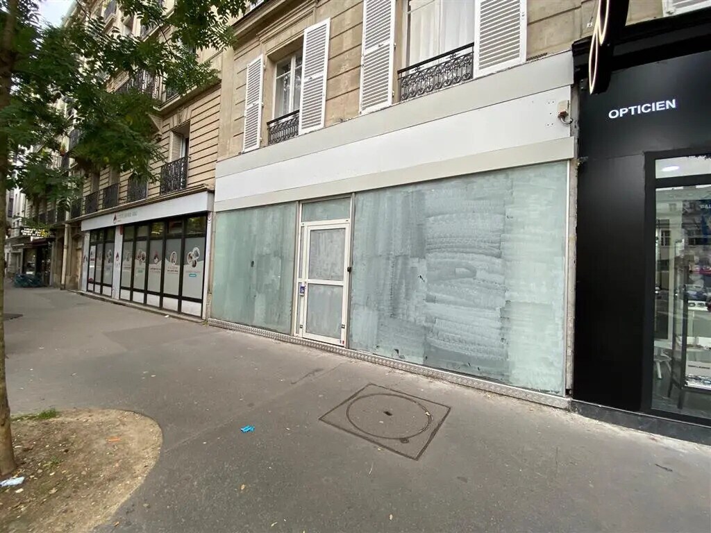 Location Commerce 28 m² à 104 m² - Photo 1