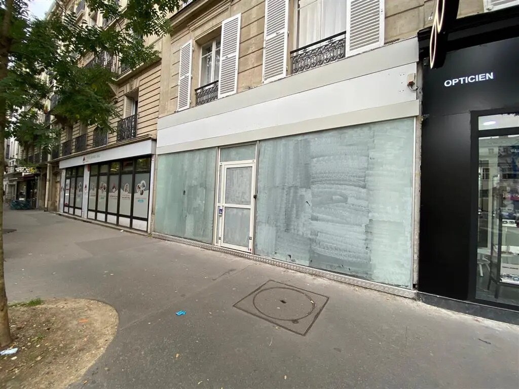 Retail in Paris for lease Building Photo- Image 1 of 7