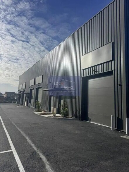 Flex in Marcheprime for sale - Building Photo - Image 1 of 6