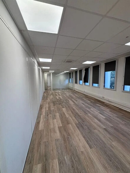 Office in Charenton-le-Pont for sale - Interior Photo - Image 1 of 10