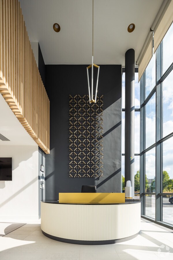 400 Dashwood Lang Rd, Addlestone, KT15 2HJ Office for Lease