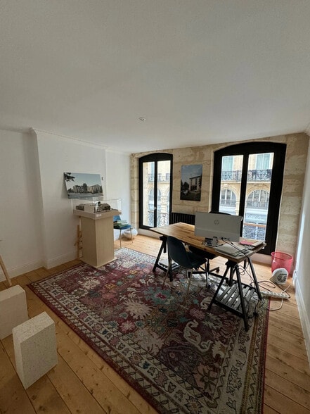 Office in Bordeaux for sale - Interior Photo - Image 1 of 9