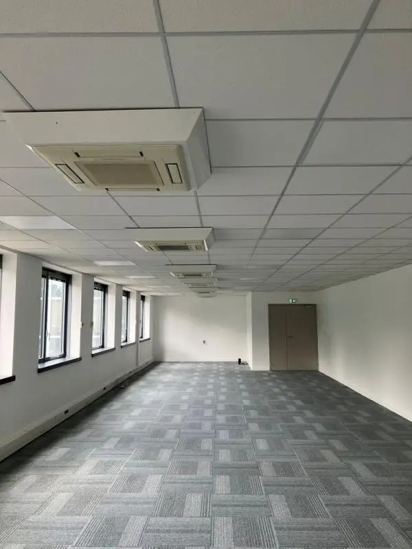 Office in Nanterre for lease Interior Photo- Image 1 of 1