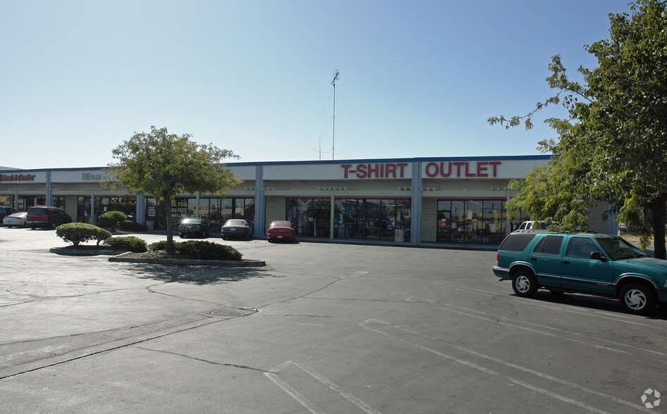 1420 E Hatch Rd, Modesto, CA for lease - Building Photo - Image 2 of 7