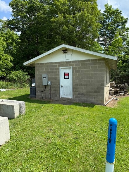 106 Titan Ln, Franklin, PA for sale - Primary Photo - Image 3 of 6