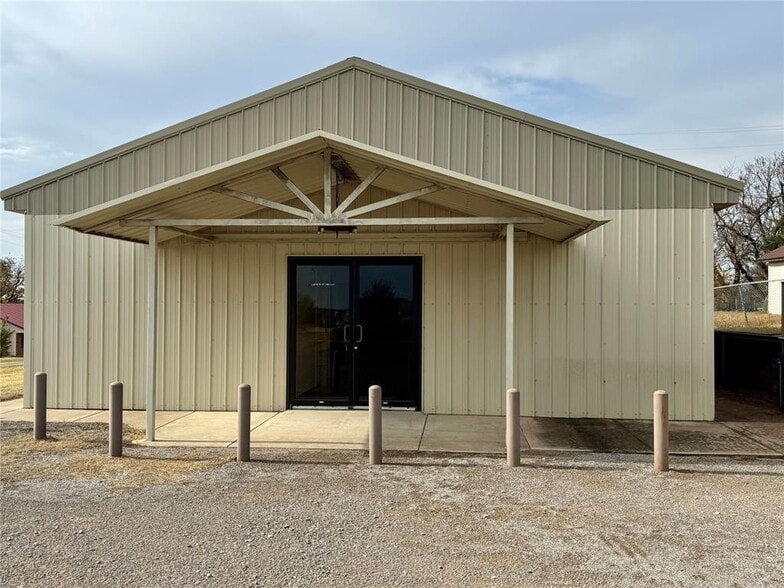609 1st St, Cement, OK for sale - Building Photo - Image 2 of 6