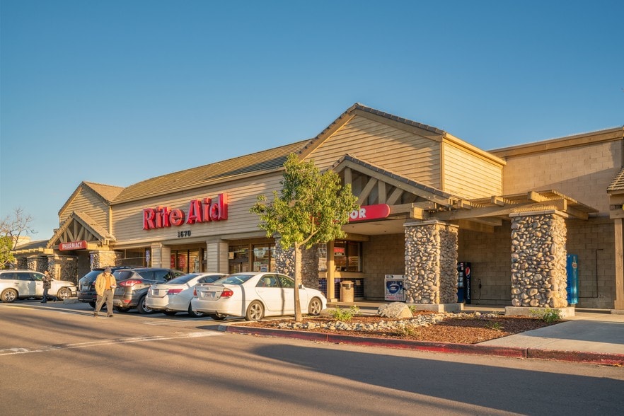 1660-1676 Main St, Ramona, CA for lease - Building Photo - Image 3 of 6