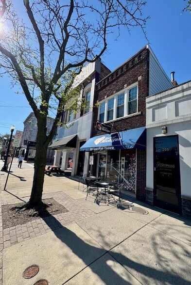 203 W Grand River Ave, Howell, MI for sale - Building Photo - Image 2 of 18