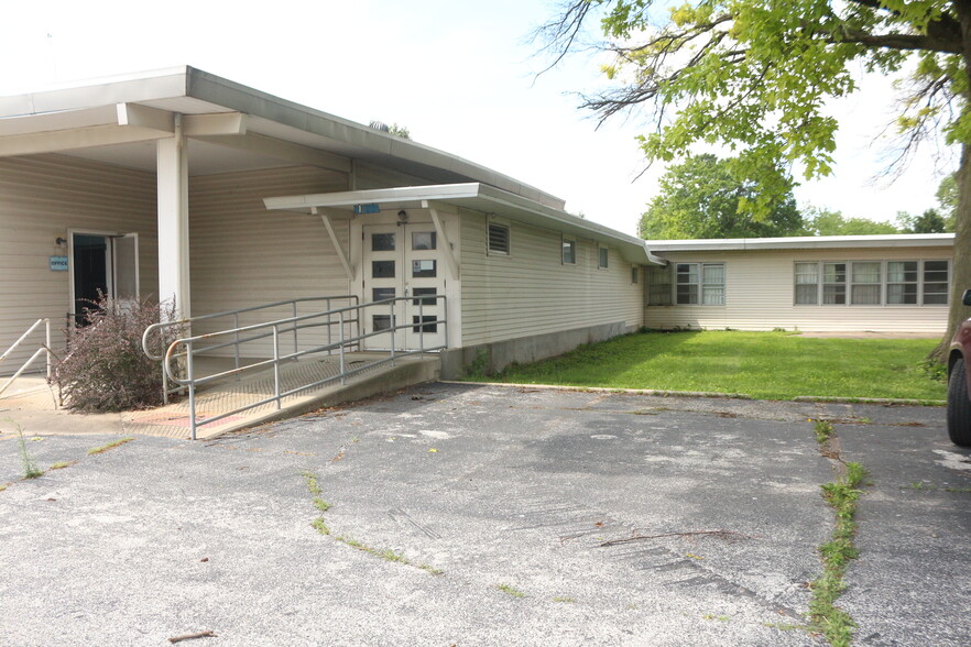 1500 W Walnut St, Jacksonville, IL for sale - Building Photo - Image 1 of 28