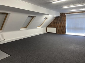 12-27 Shamrock Way, Southampton for lease Interior Photo- Image 1 of 2