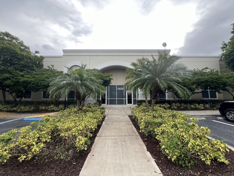 11650 Miramar Pky, Miramar, FL for lease - Building Photo - Image 1 of 14