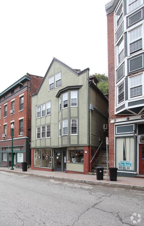 5052 Broadway, Norwich, CT 06360