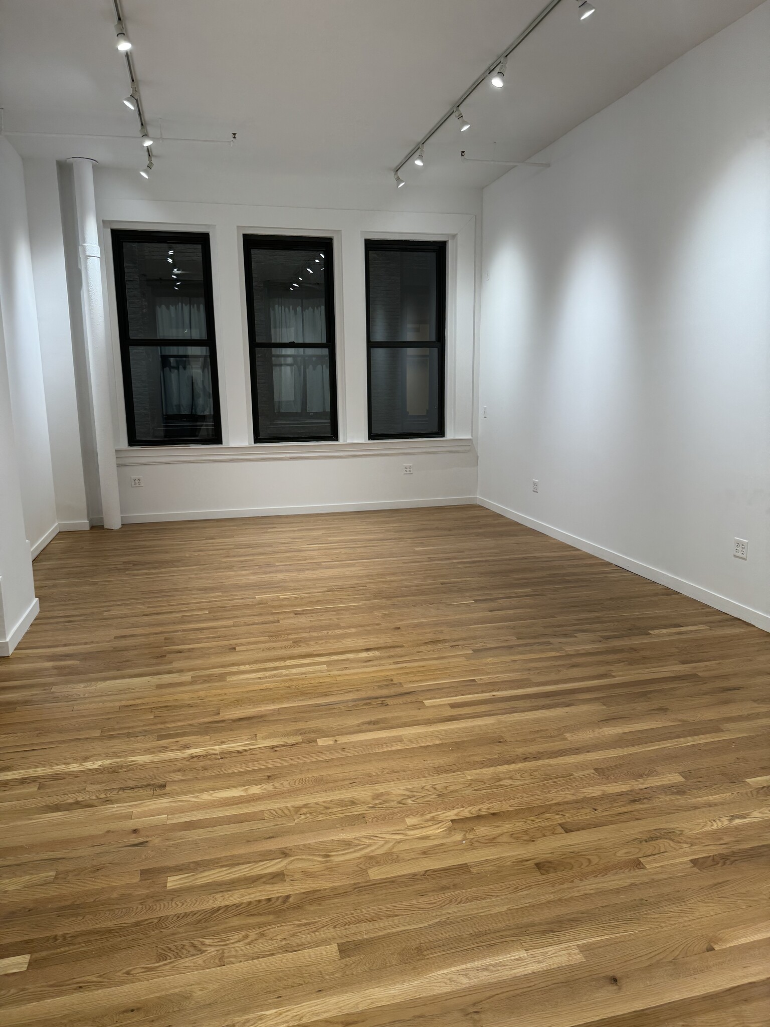 636 Broadway, New York, NY for lease Interior Photo- Image 1 of 4