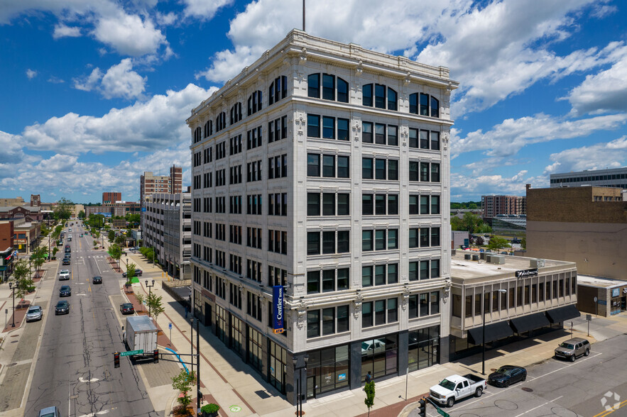 108 N Main St, South Bend, IN for lease - Building Photo - Image 2 of 9