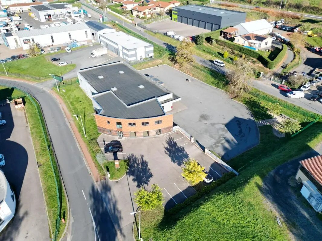 Flex in Bully for lease Building Photo- Image 1 of 17