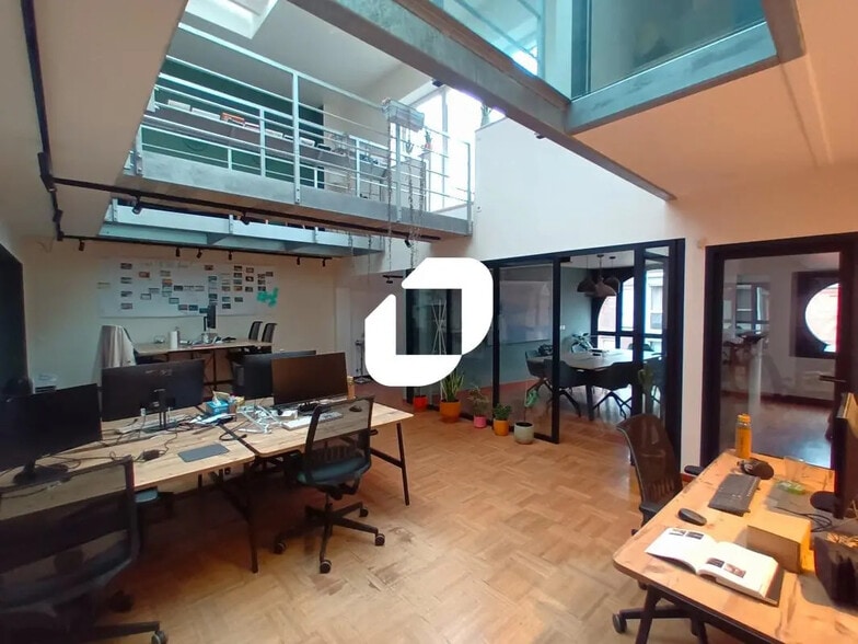 Office in Lille for lease - Building Photo - Image 2 of 7