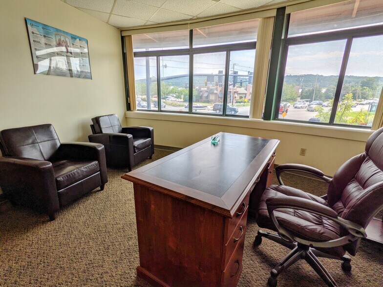 70 Marshall Ave, Williston, VT for sale - Interior Photo - Image 1 of 1